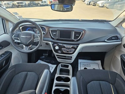 2024 Chrysler Voyager LX