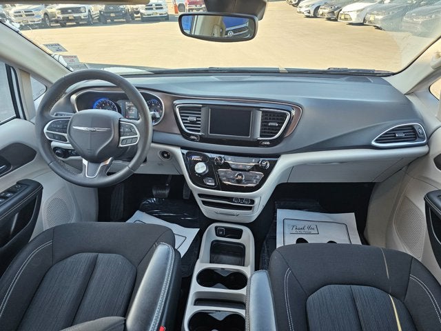 2024 Chrysler Voyager LX