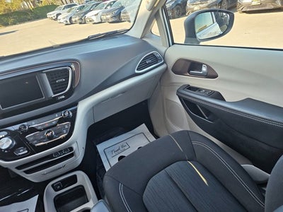 2024 Chrysler Voyager LX