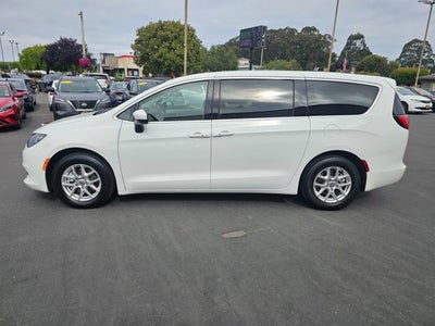 2023 Chrysler Voyager LX
